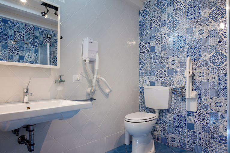 Bathroom 4, Hotel Eunymos - Trattoria Da Francesco Panarea, Messina
