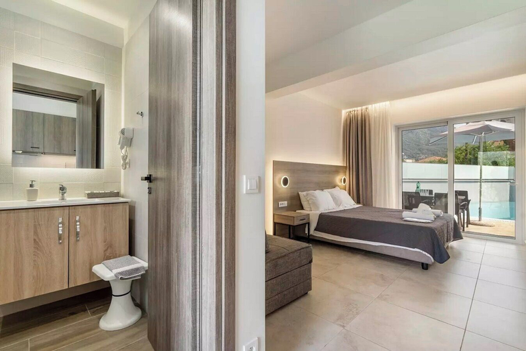 Bathroom 5, BLUE STAR APARTHOTEL, Ionian Islands