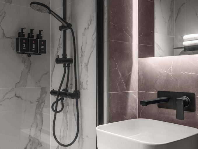 Bathroom 5, Radisson RED London Gatwick Airport, West Sussex