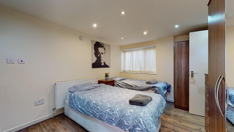 3, Ash G studios 1, London