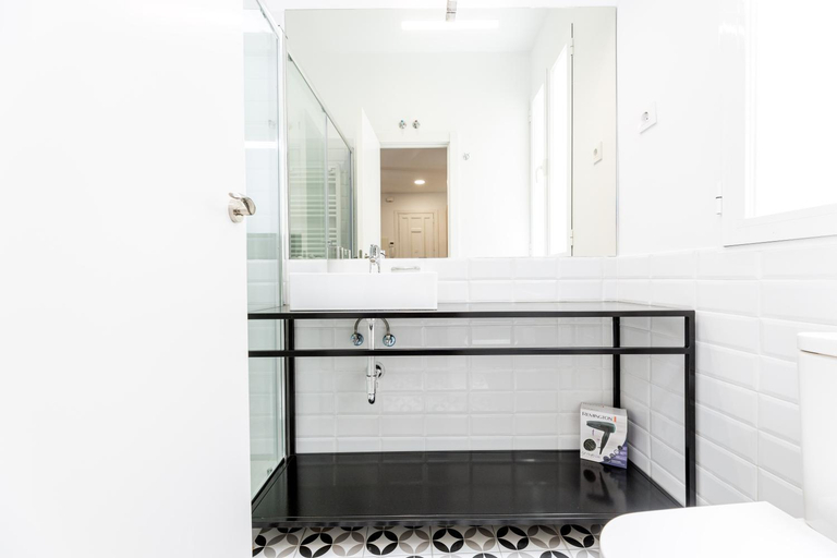 Bathroom 3, Montaber Apartments - La Paz Market, Madrid