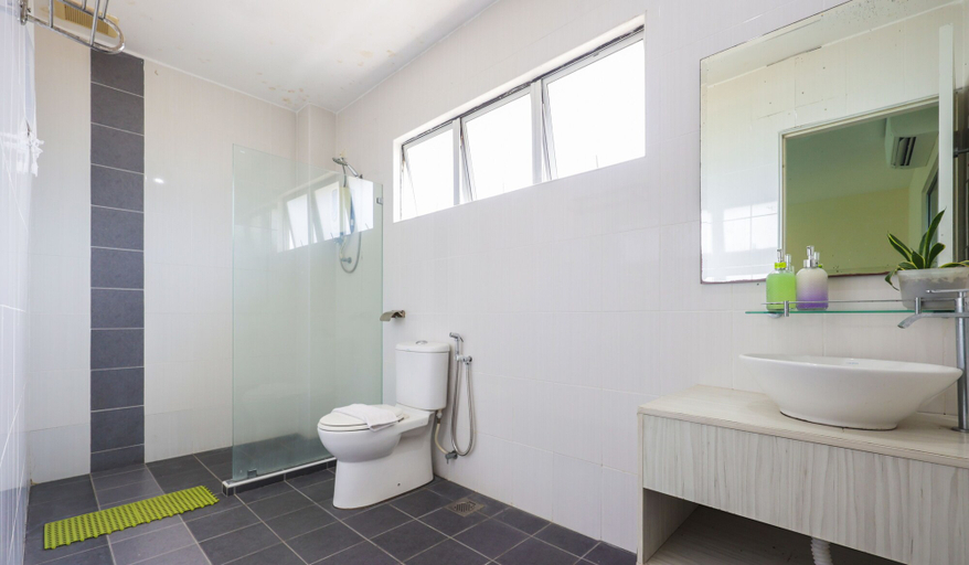 Bathroom 4, AnyLodge Waterfront Marina Island Pangkor, Manjung