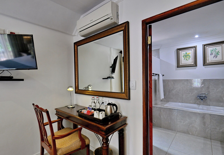 Bathroom 4, Black Eagle Hotel & Spa , City of Johannesburg