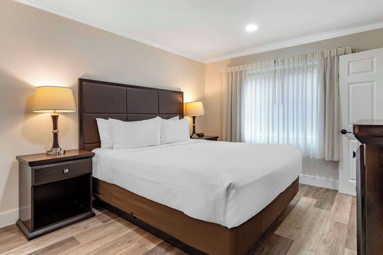 Bedroom 4, Best Western Carmel's Town House Lodge, Monterey