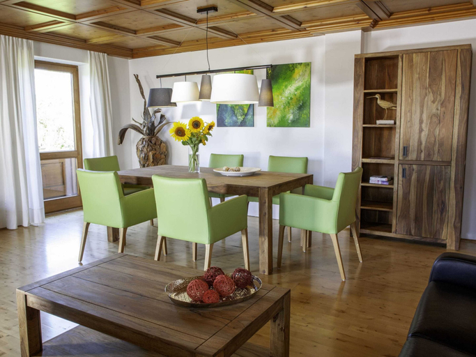 Dining 4, Cozy Apartment in Ruhmannsfelden With Swimming Pool, Regen
