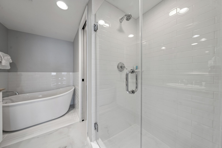Bathroom 4, 5 Portofino 1106, Escambia