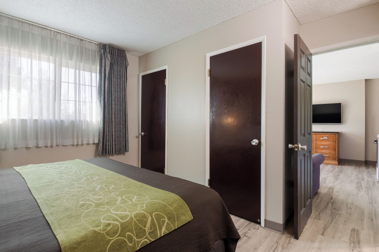 Bedroom 3, Rodeway Inn & Suites Portland West - Beaverton, Washington