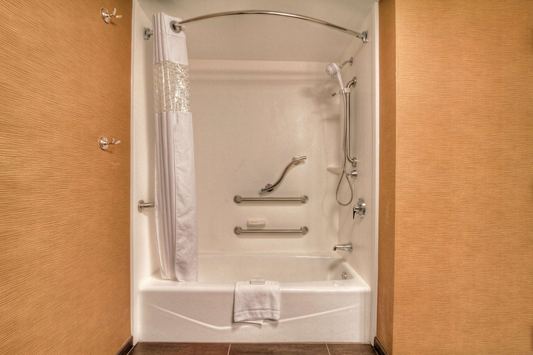 Bathroom, Hampton Inn Jonesville Elkin, Yadkin