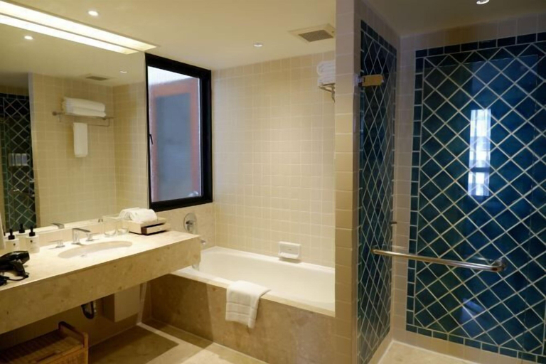 Bathroom 19