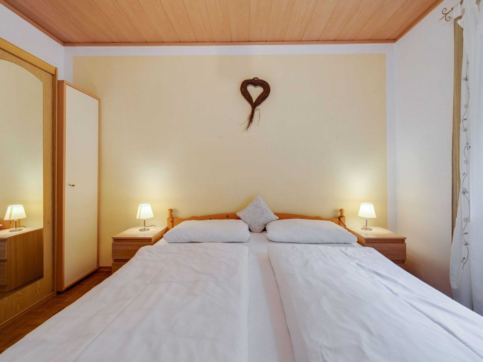 Room 3, Beautiful Holiday Home in Viechtach With Views, Regen