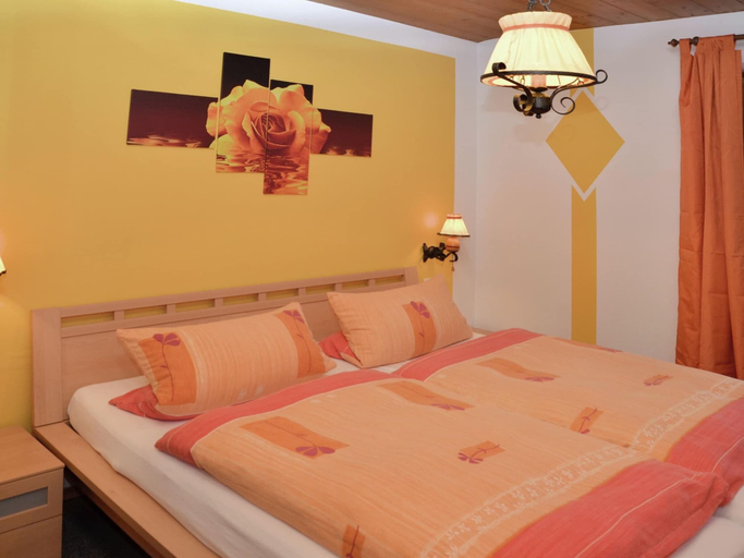 Room 5, Appealing Apartment in Bad Bayersoien With Balcony, Garmisch-Partenkirchen