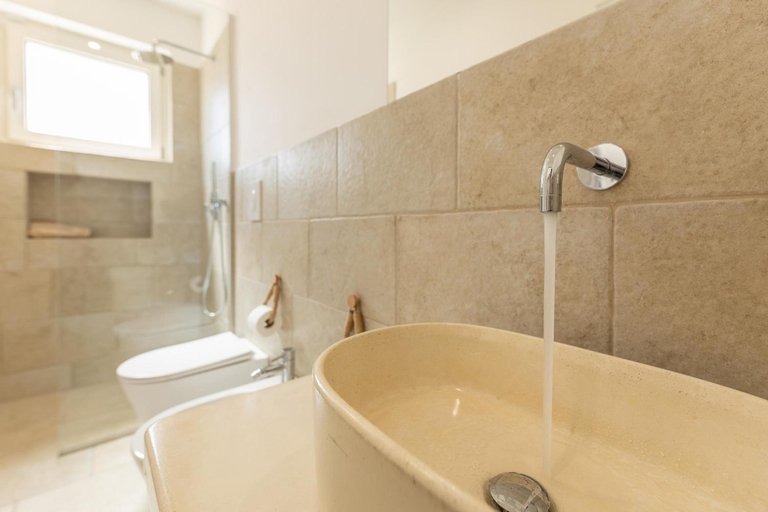 Bathroom 4, Tenuta Aspri, Brindisi