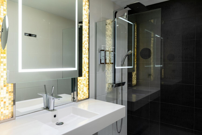 Bathroom 12