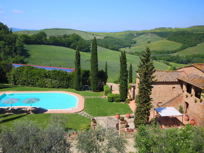 Pool 4, Attractive Farmhouse in Montalcino With Terrace, Siena