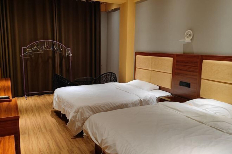 Bedroom 3, Dongxing Chengfeng Hotel, Fangchenggang