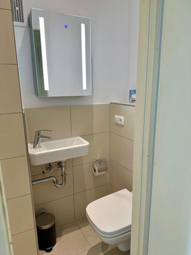 Bathroom 4, Grand Hostel Berlin Classic, Berlin
