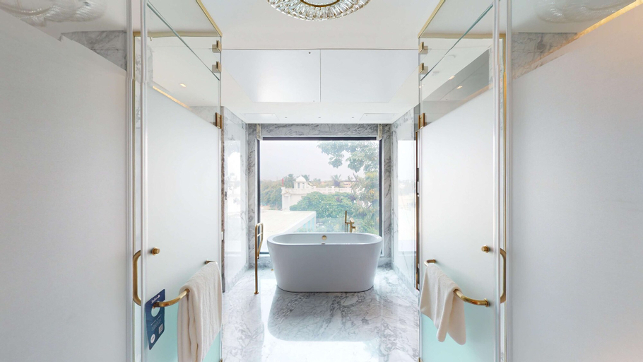 Bathroom 13