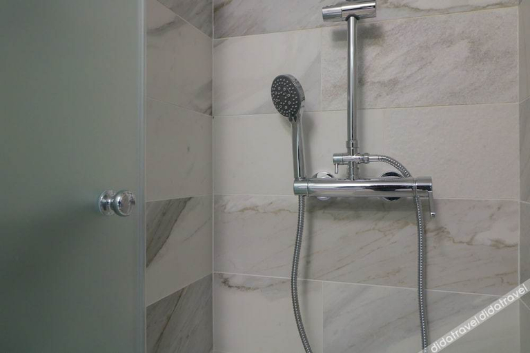 Bathroom 3, AthiNN Residence, Attica