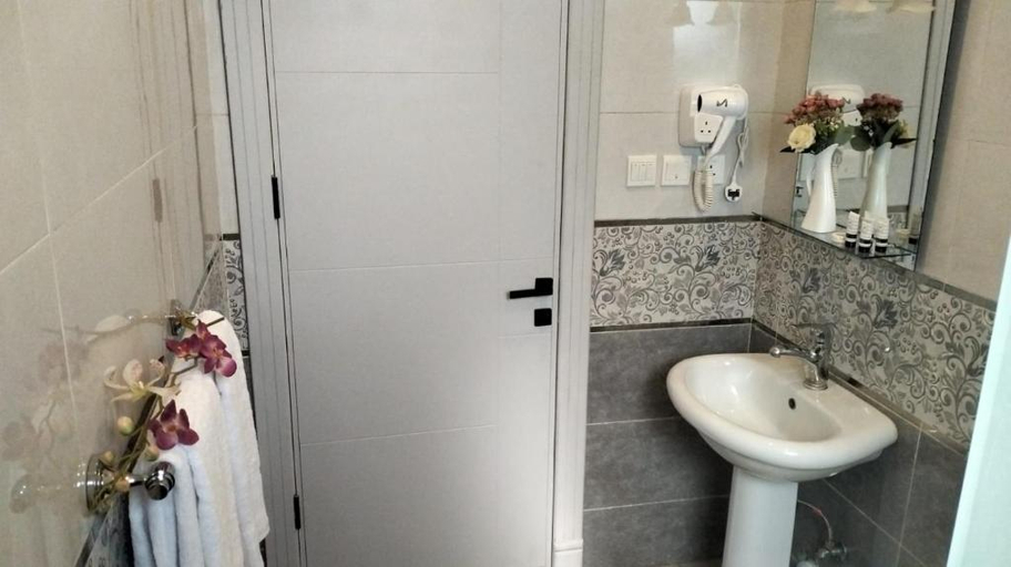 Bathroom 5, GOLDEN NEW UMU ALQURAA Hotel, Jeddah