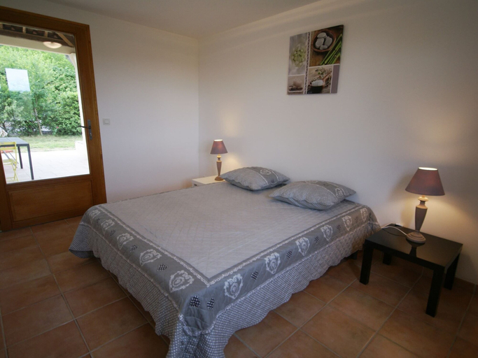 Room 5, Captivating Holiday Home in Les Vans With Pool, Ardèche
