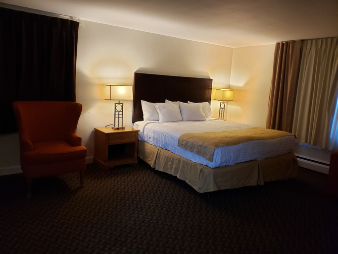 Bedroom 5, Town & Country, Bristol