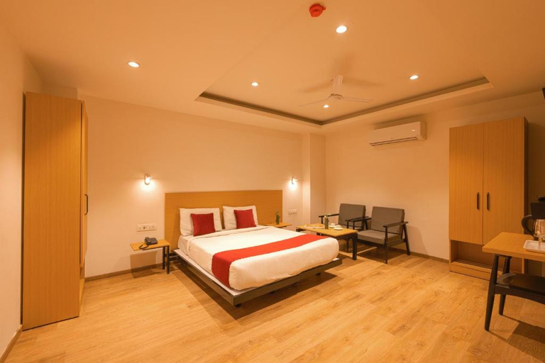 Bedroom 2, The Grand Tashree Hotel At Delhi Airport, Delhi