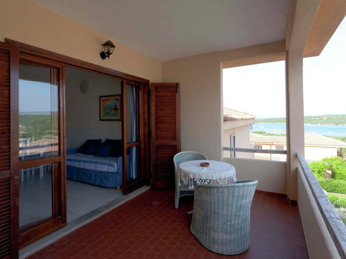 Balcony 5, Stylish one Bedroom Apartment Just a few Steps From the sea, Olbia-Tempio
