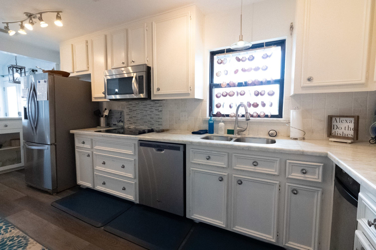 Room 3, Walk to the Beach Ocean Views Yard Game Room, Galveston
