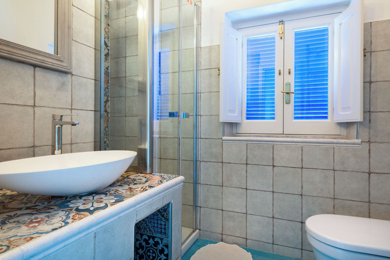 Bathroom 4, Hotel Eunymos - Trattoria Da Francesco Panarea, Messina