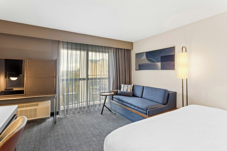 Bedroom 2, Courtyard by Marriott Chicago Southeast/Hammond, Lake