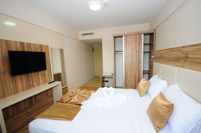 Bedroom 3, Grand Hekimoglu Hotel, Konak