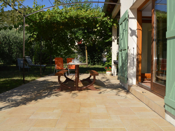 Balcony 4, Captivating Holiday Home in Les Vans With Pool, Ardèche