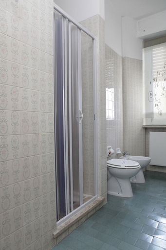 Bathroom 5, Residence Europa, Piacenza