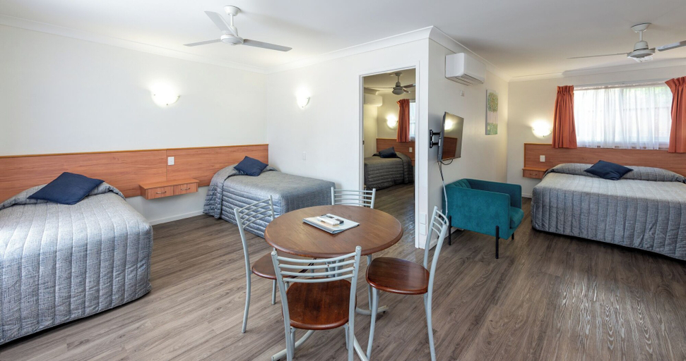 Bedroom 3, Riviera on Ruthven Motel, Toowoomba - Central