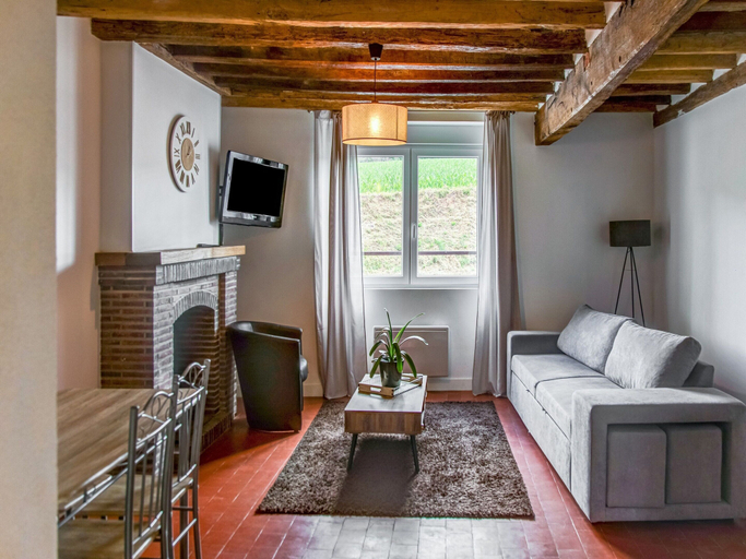 Living room, Cosy Holiday Home With Garden, Loiret