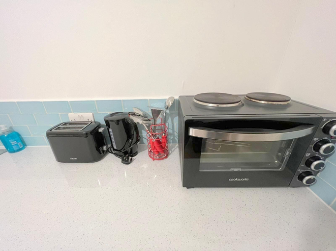 Others 5, Large Triple Studio in South London - Sutton, London