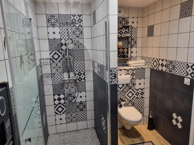 Bathroom 3, Les Appartements du Sillon, Côtes-d'Armor