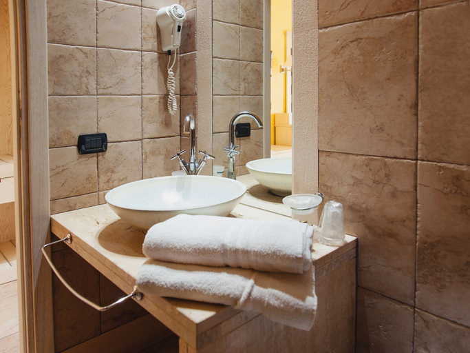 Bathroom 5, Villa Zina Park Hotel, Trapani