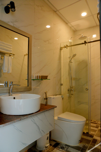 Bathroom 5, Buon Ma Thuot Hotel, Buon Ma Thuot