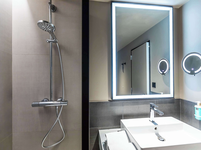Bathroom 11