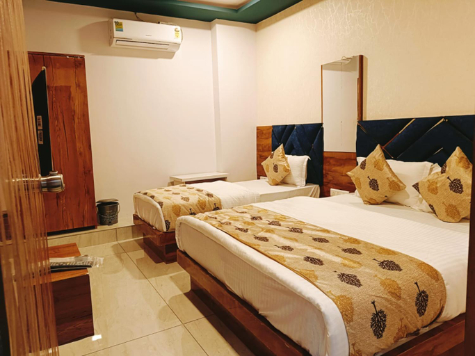 Bedroom 2, Hotel Maan Palace, Vadodara