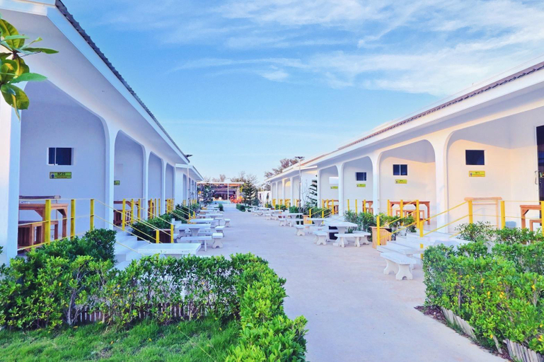 Exterior 3