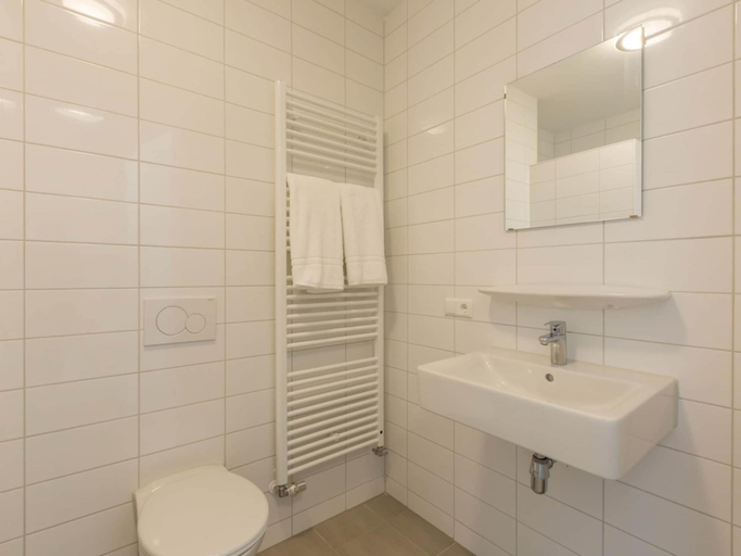 Bathroom 4, Lush Apartment in Zoutelande Near Beach, Veere