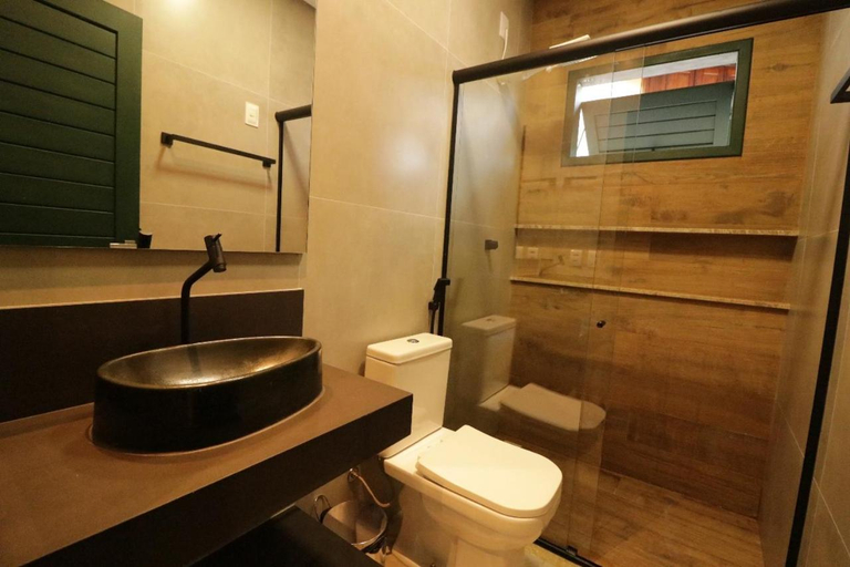 Bathroom, Hotel ChalÃ© Lagoa dos IngÃ¡s, Martins