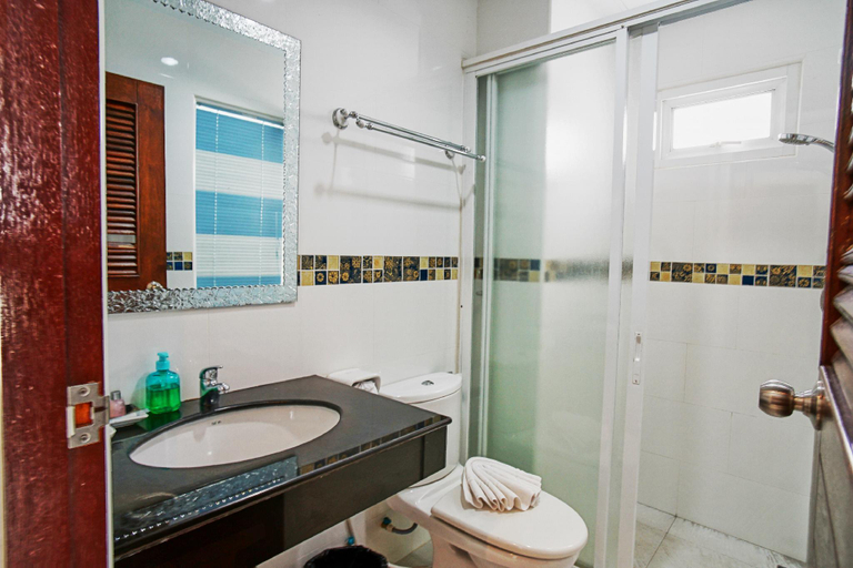 Bathroom 4, Ruen Buathong Boutique Hotel, Phuket Island