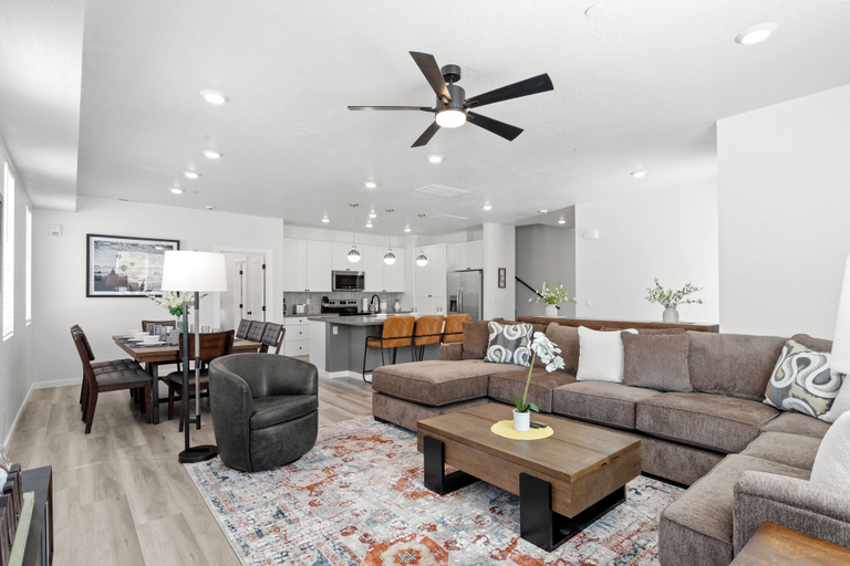 Others 1, Touch of Class Stunning 5 Bdr!, Washington