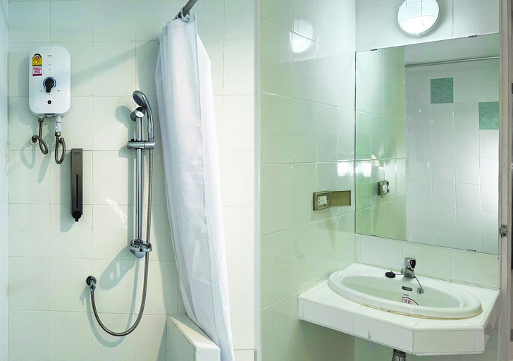 Bathroom 5, Niagara Hotel, Bang Rak