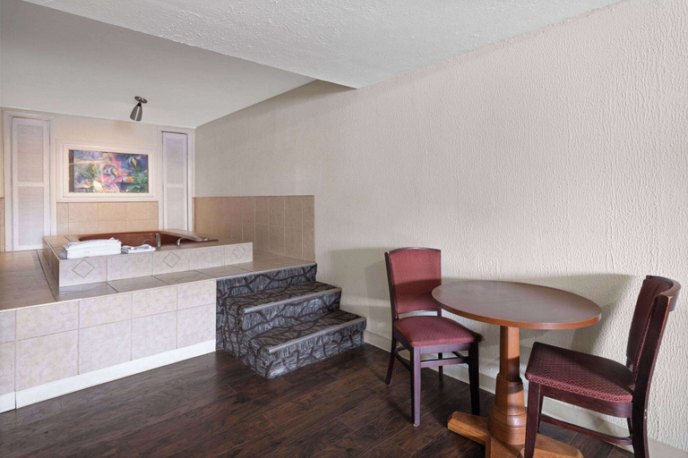 Others 5, Super 8 by Wyndham Youngstown/Girard, Trumbull