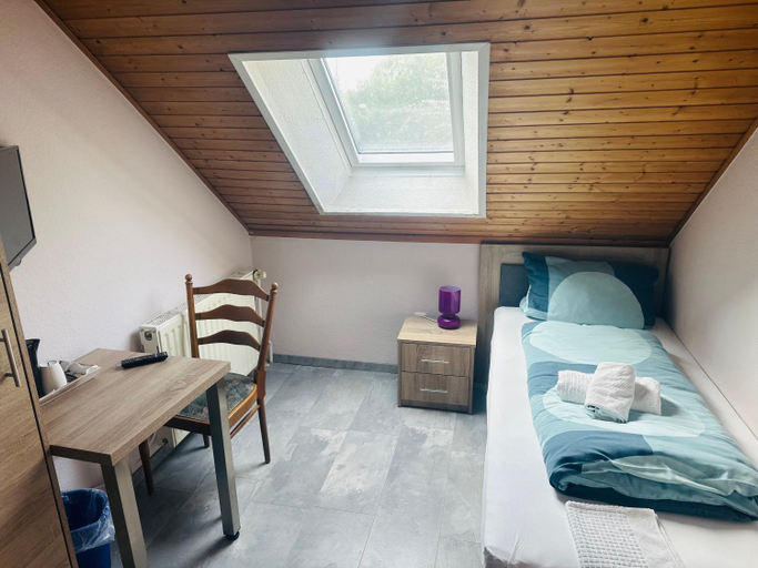 Bedroom 4, Hotel-Restaurant Olympia, Unna