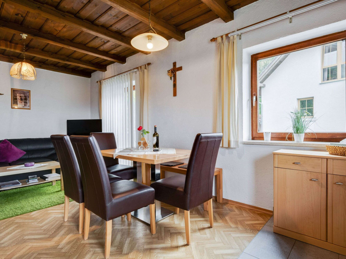 Dining 5, Beautiful Holiday Home in Viechtach With Views, Regen